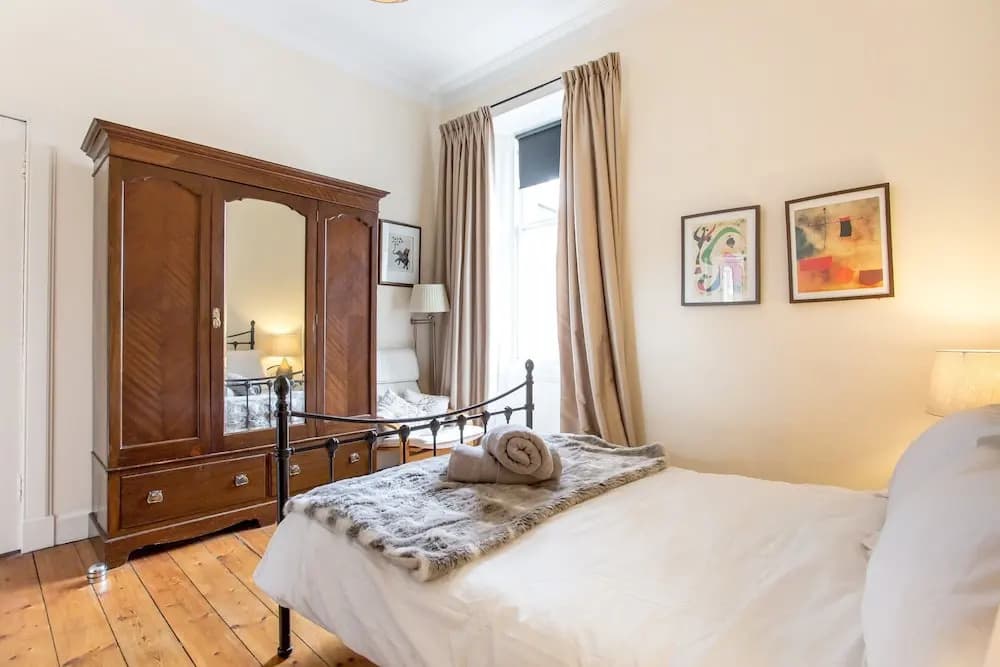 2 Bedroom Flat in Edinburgh - photo 6