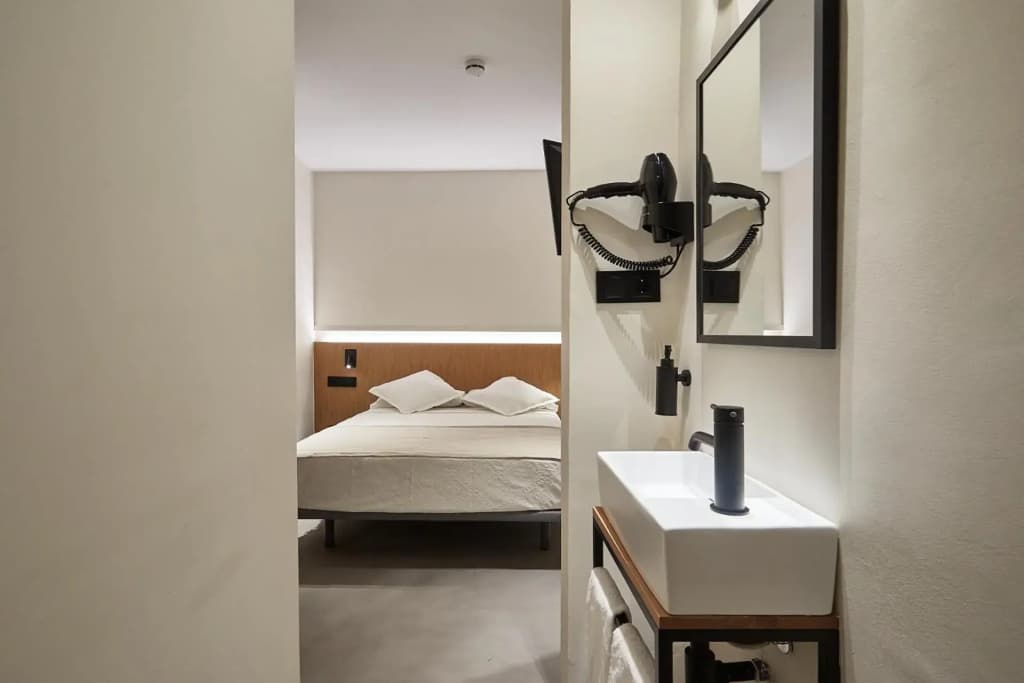 Ella Hostel Ramblas - photo 17