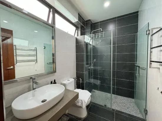 Green Escape City Private Pool Haven 24 pax - photo 7