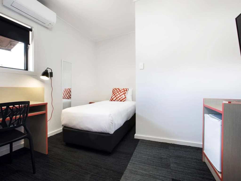 Villawood Hotel - photo 4
