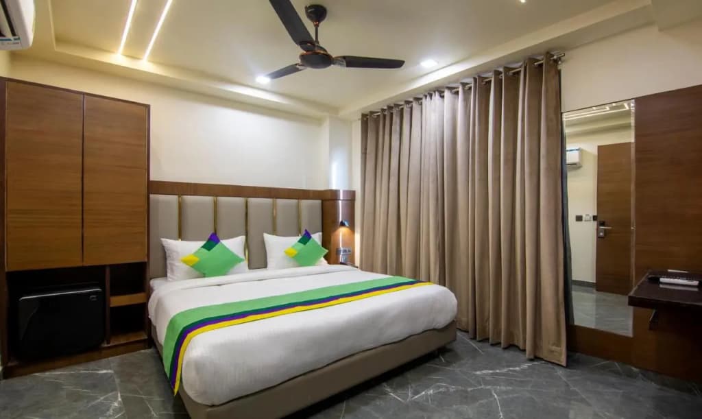 Treebo Royal Comfort - photo 22