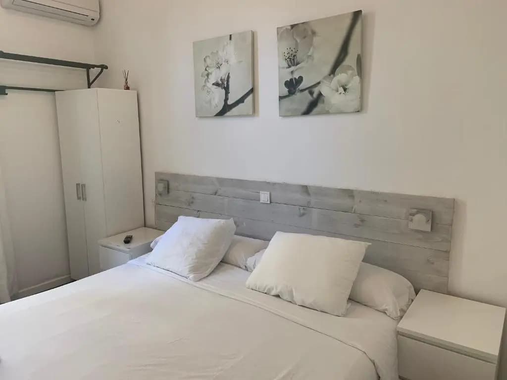 Hostal Eixample - photo 1