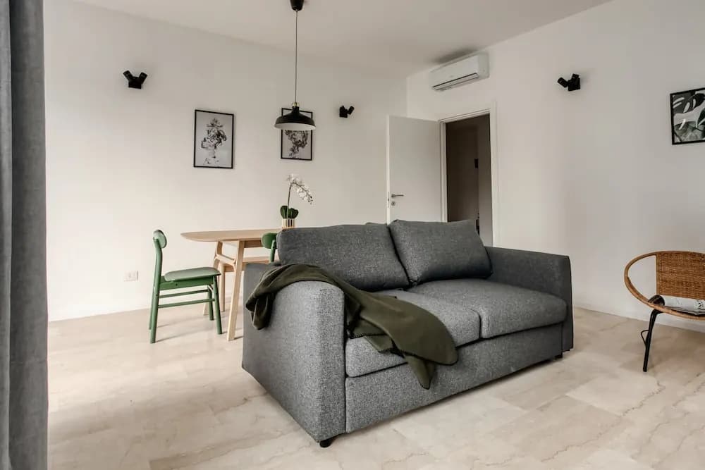 Beautiful apt with 2 balconies - photo 10