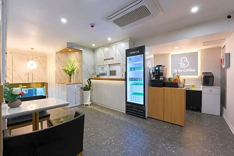 Hotel Chloe - photo 2