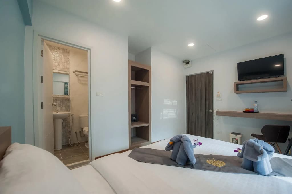 The Moon Night Hotel - photo 18