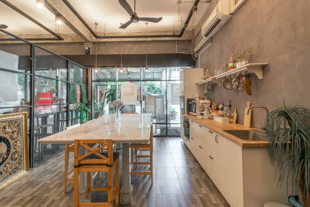 M Gray Hostel & Cafe - photo 26
