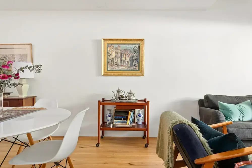 Spacious 2-bed Townhouse With a Lush Courtyard - photo 13