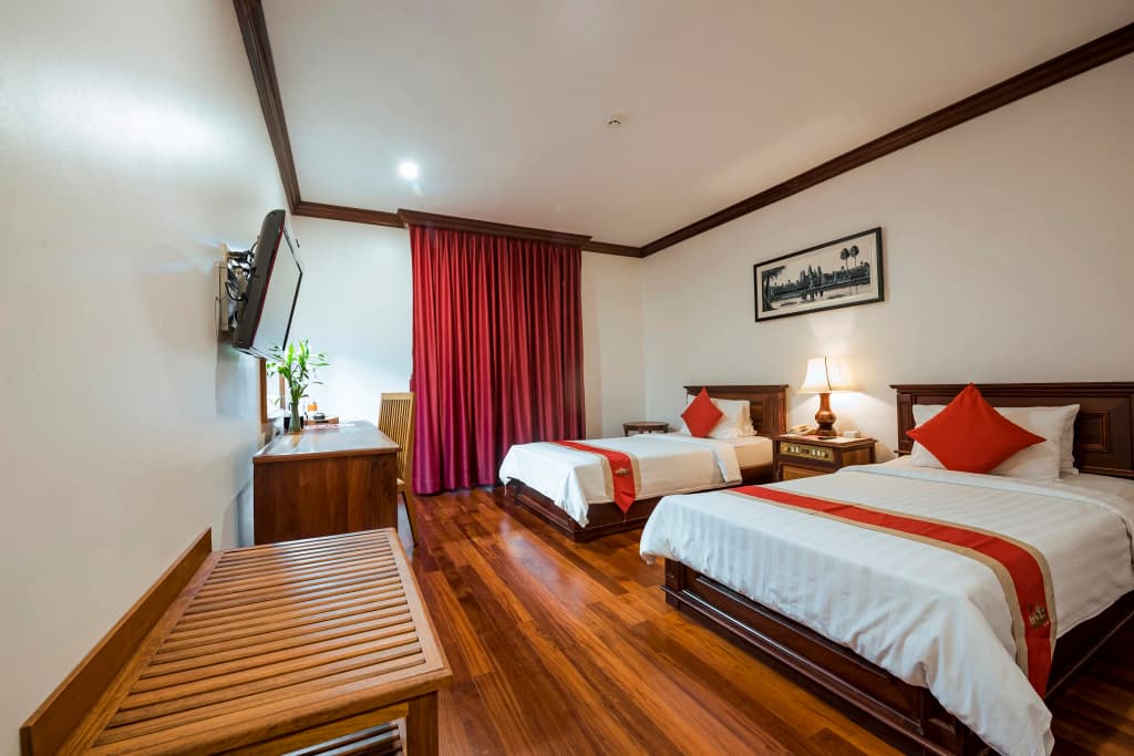 The Suite By Royal Crown Hotel - photo 4