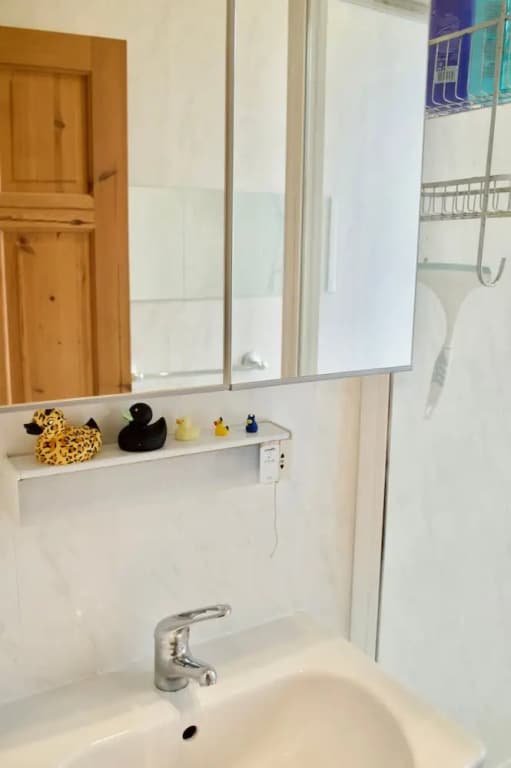 Cosy Two Bedroom Flat In Polwarth - photo 10
