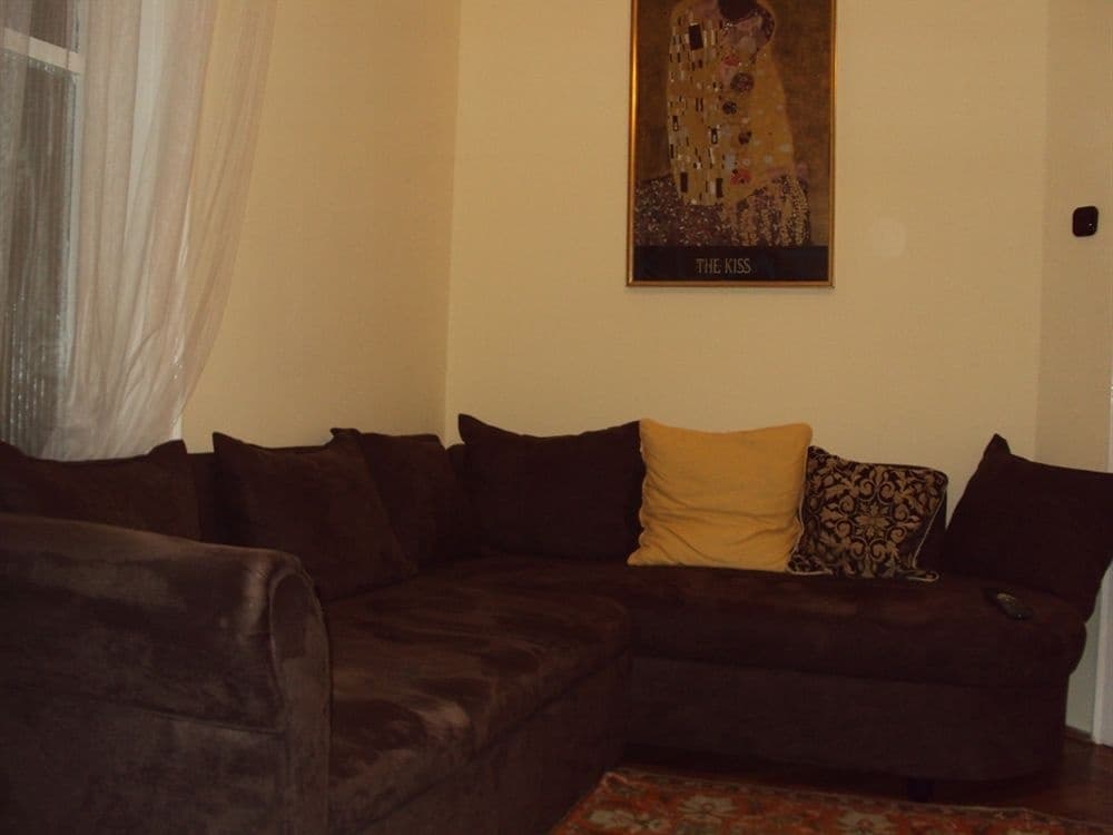 Parliament Apartment Downtown - photo 10