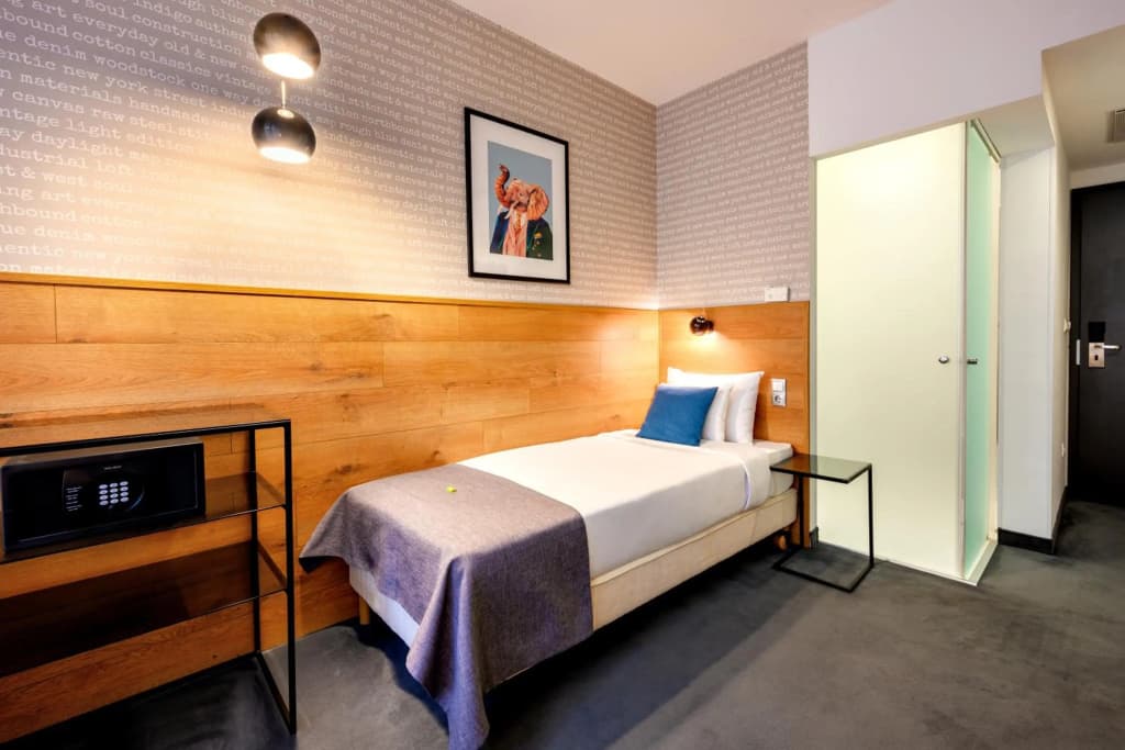 Roombach Hotel Budapest Center - photo 23