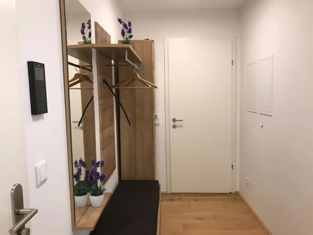 Spacious, Modern 1-bdrm Apt near VIC & Austria Ctr - photo 9