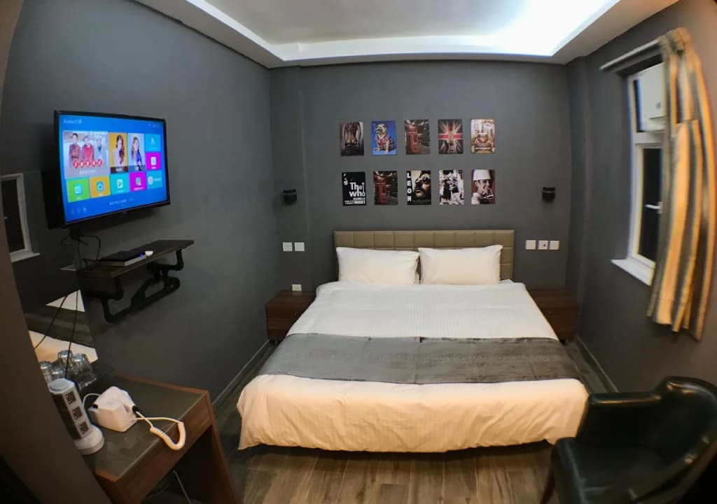 Phoenix Apartments - photo 6
