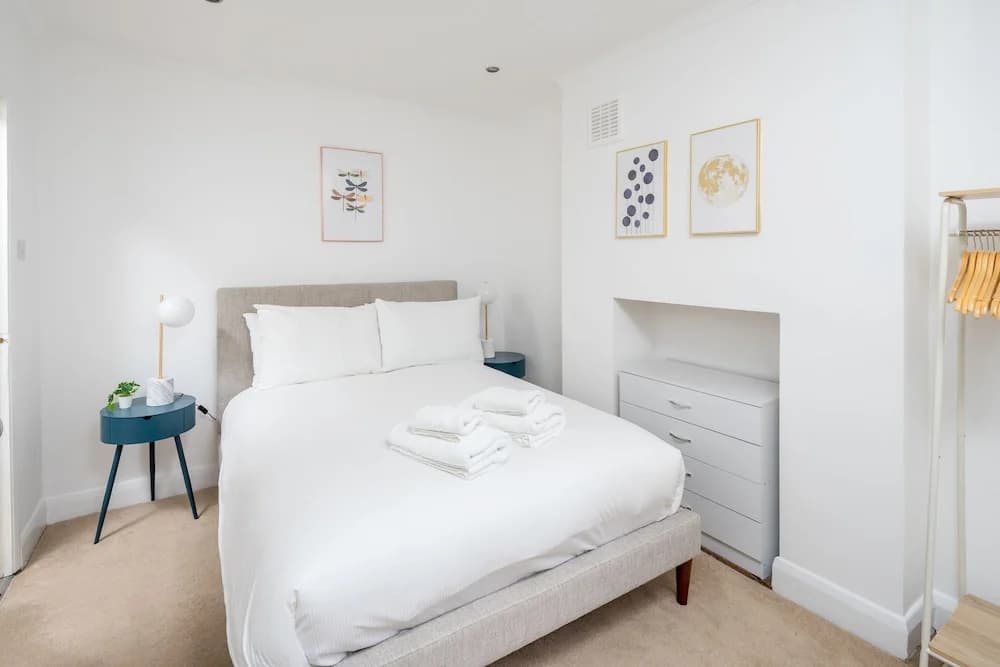JOIVY Chic & Modern 2-Bed Flat W/ Patio In Pimlico - photo 3