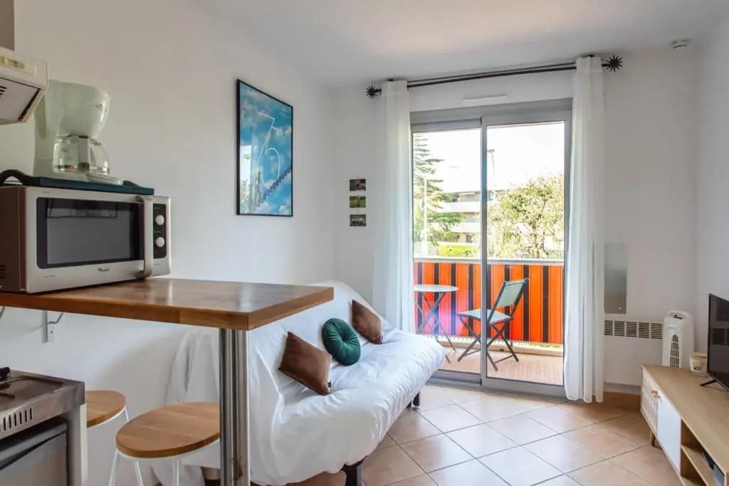 Nice Studio with balcony in quiet residence close to all amenities - photo 6