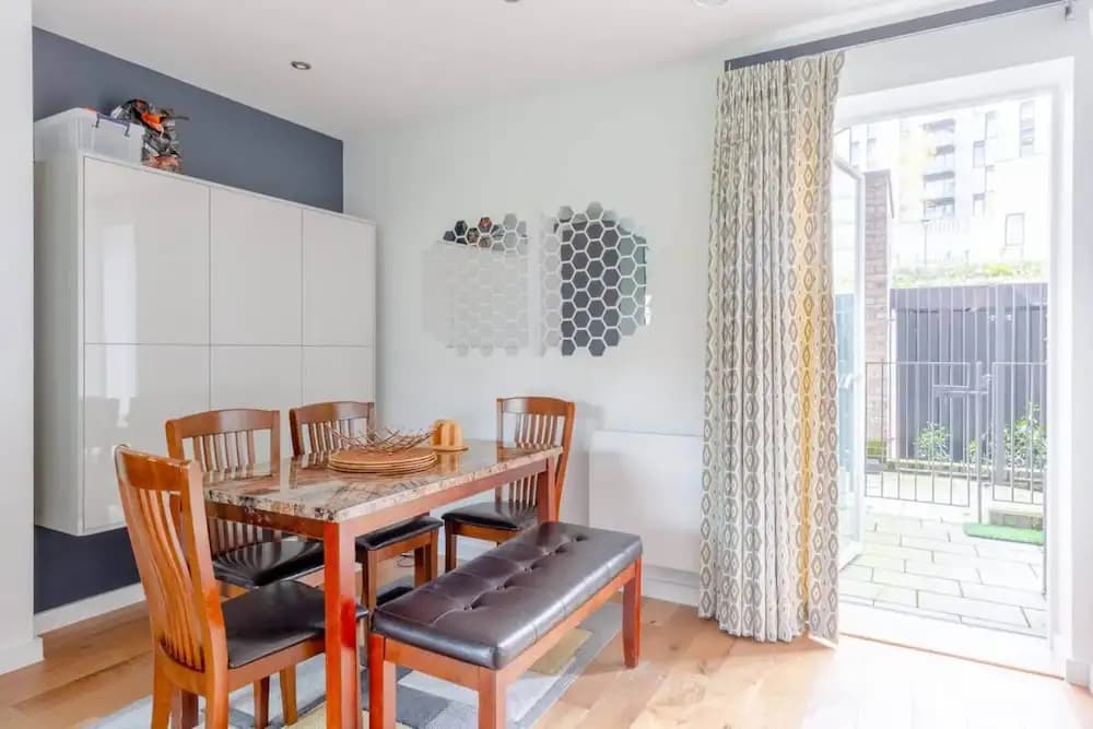 Spacious & Family Friendly 3BD House - Stratford - photo 18
