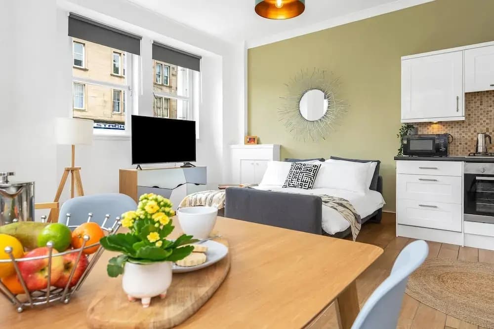 Edinburgh City Centre 2BR Apartment - photo 16
