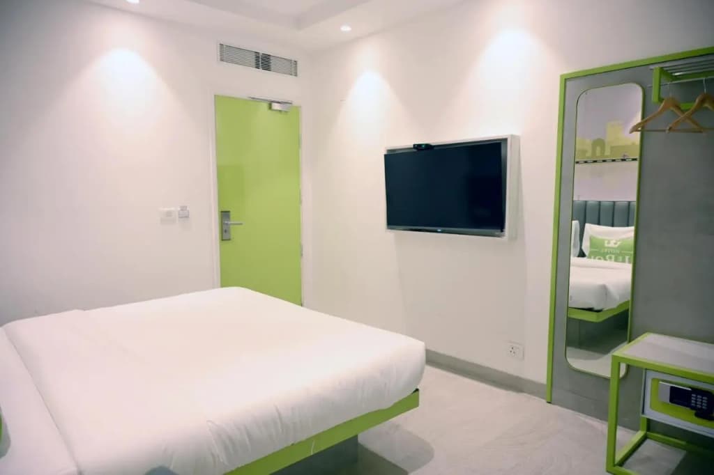Hotel Le Roi Express @ Karol Bagh - photo 16