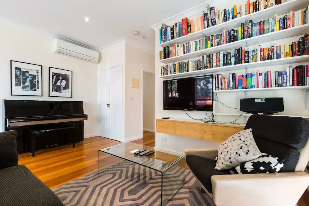 KIM, 2BDR West Melbourne Apartment - photo 9