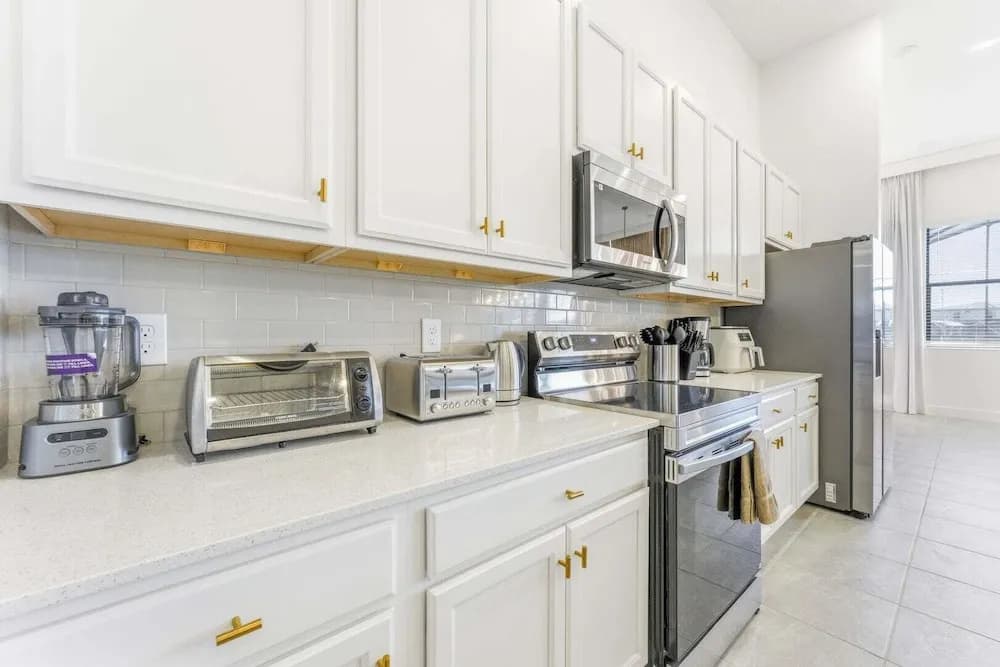 Paradiso's Luxurious New Home w 15 Ensuites - photo 25