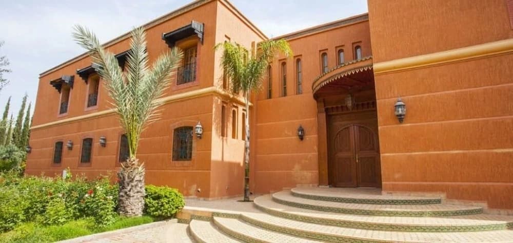 Villa London - main photo