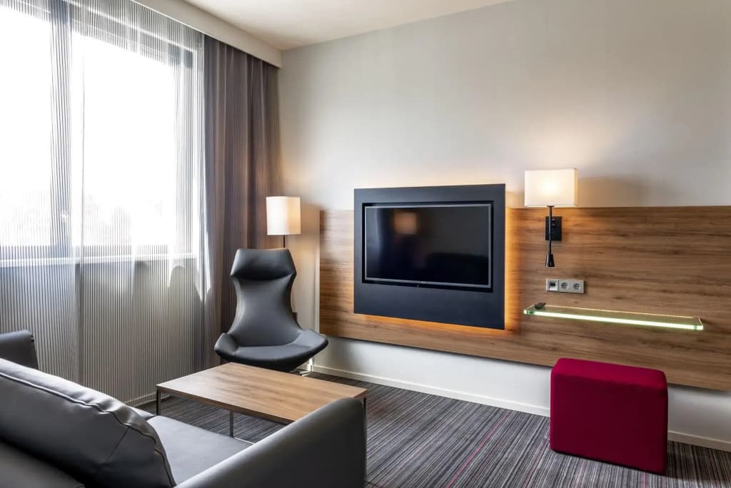 Moxy Edinburgh Airport - photo 7