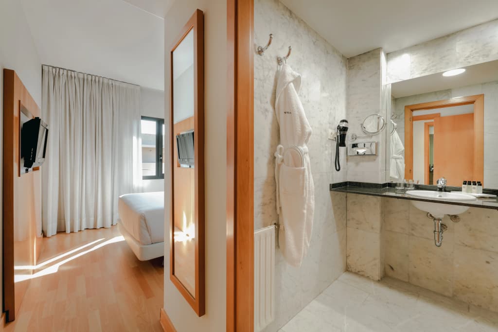 Catalonia Barcelona Beach Hotel - photo 10