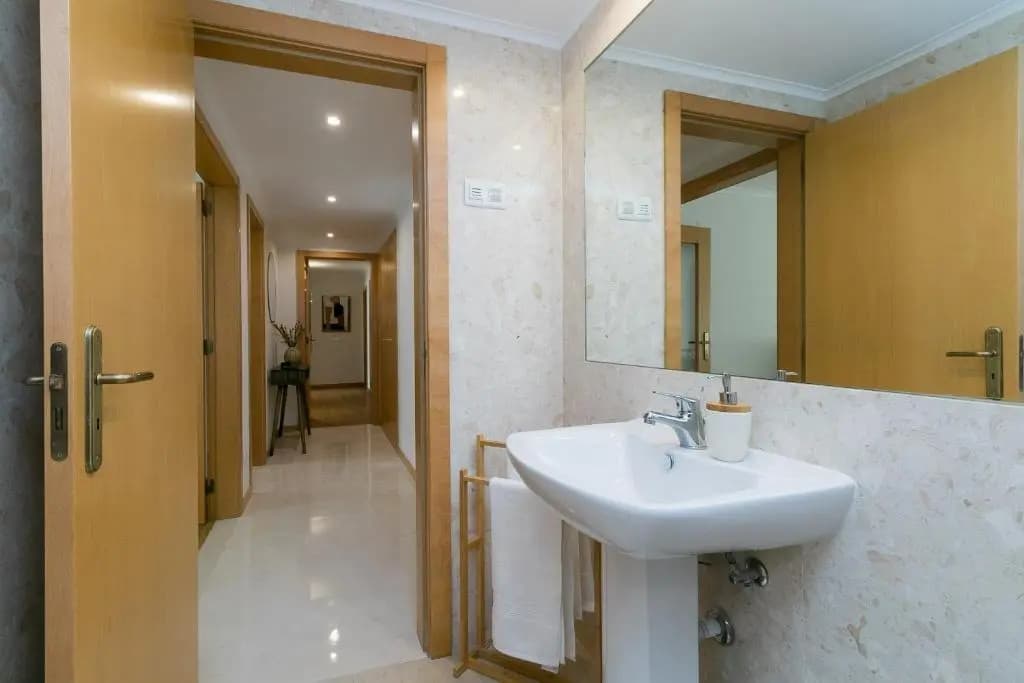 Premium Flat in Upscale Area, Balcony, Parking - photo 10