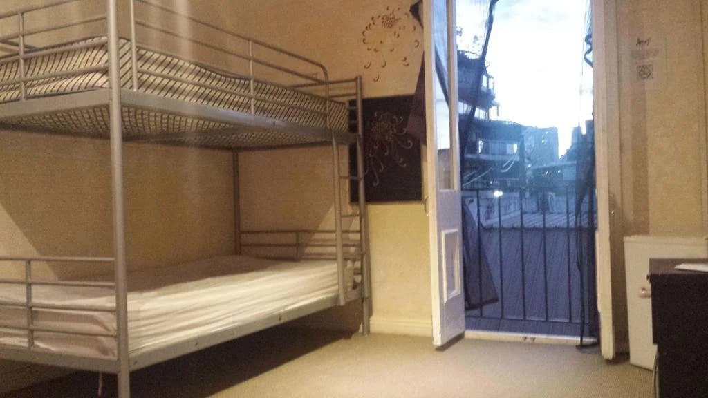 Asylum Sydney Backpackers Hostel - photo 9