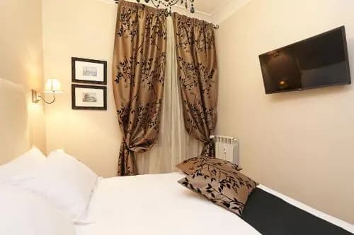 Via della Vite 2nd Floor Apartment - photo 3