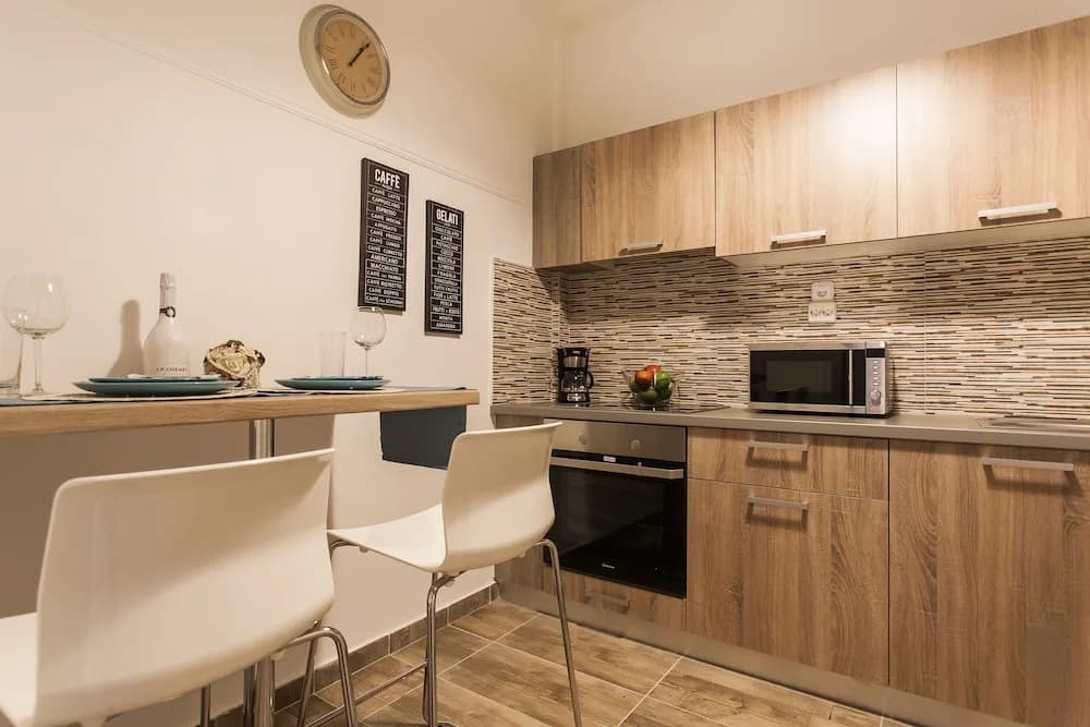Big Central Metro Station Apartment 1 - photo 12