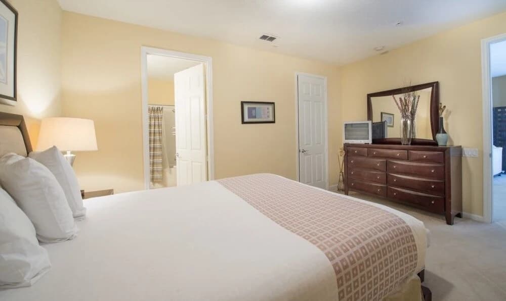 2 Bed 2 Bath Premium l 2004 - photo 5