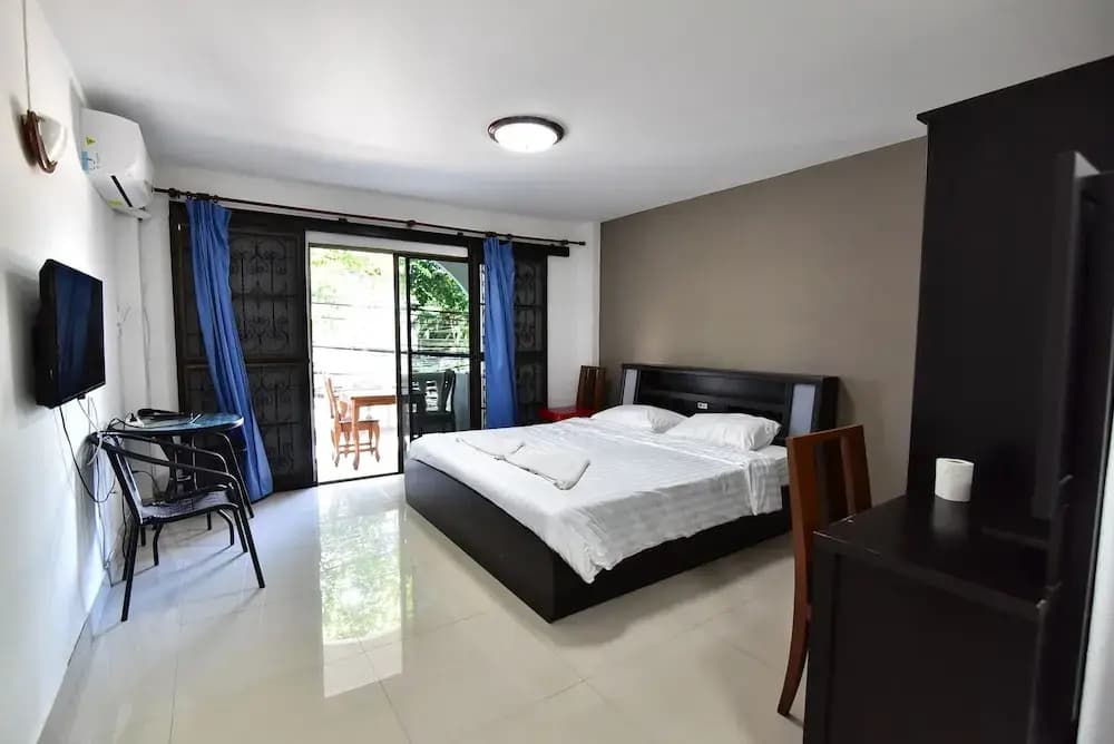 Escobar Guesthouse - photo 6