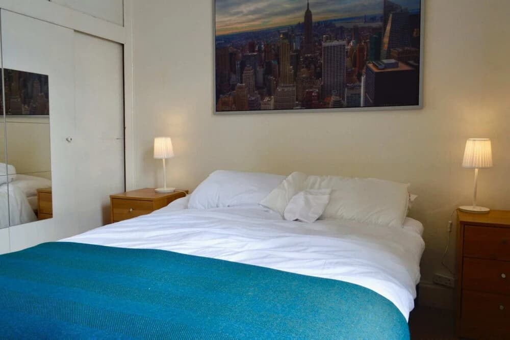 Sophisticated and Bright One Bed in Leith - photo 5