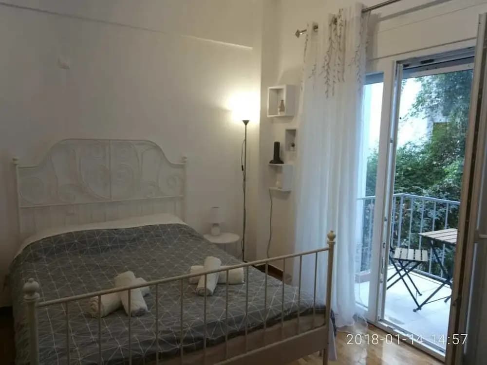 Modern ideally located studio apartment - photo 2