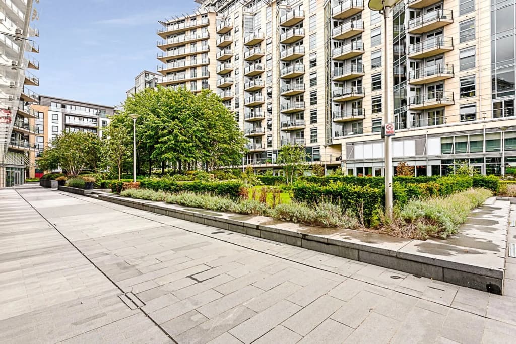 Stylish Flat In Battersea Reach - photo 11
