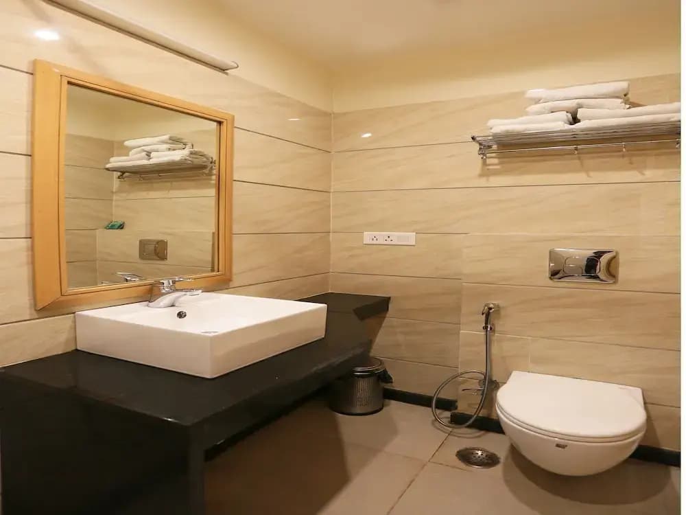 OYO Townhouse 5244 Galaxy Rooms - photo 9