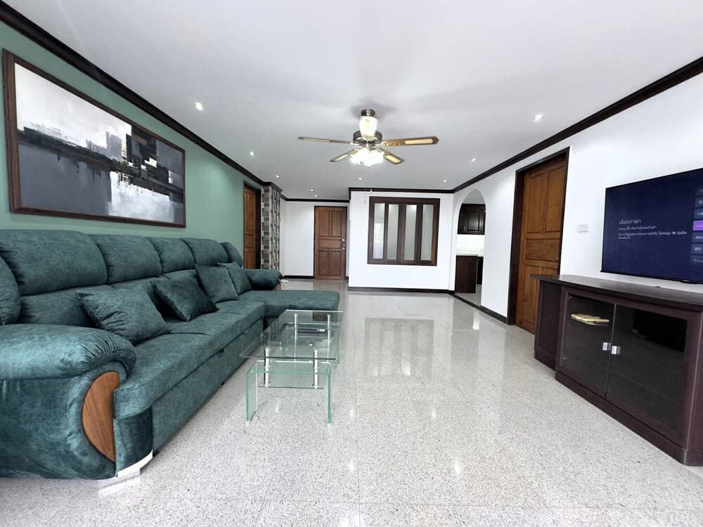 Spacious 2BR Condo - 3 Balconies & Green Views - photo 7