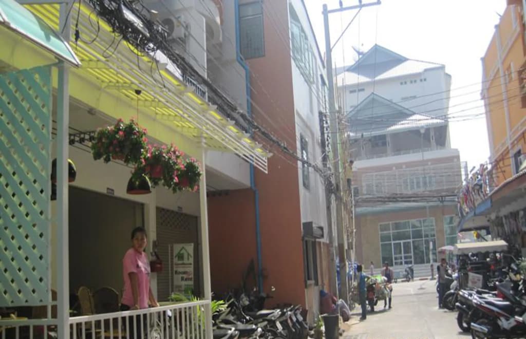 BR Guest House Pattaya - photo 16