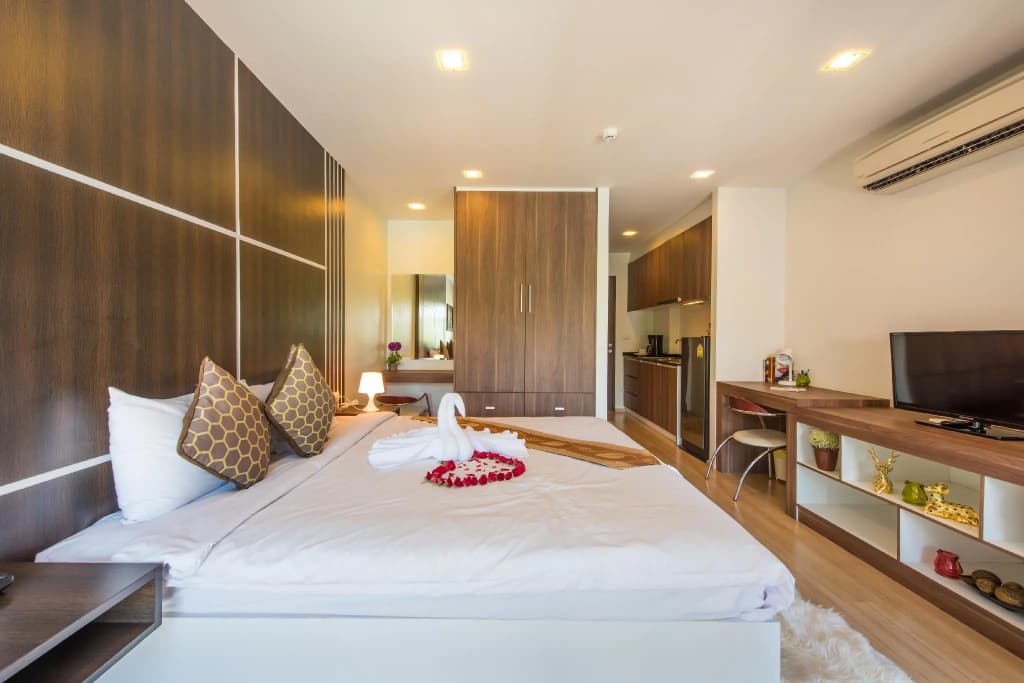 Golden Manora Bangtao Beach Hotel - photo 2