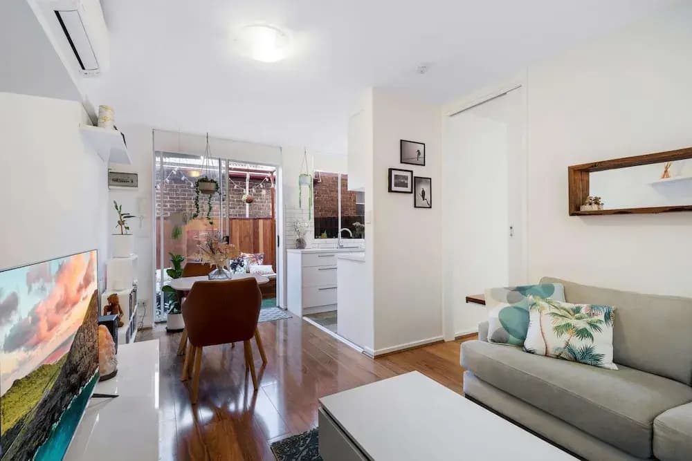 Snug St Kilda Apartment With Private Courtyard - photo 10