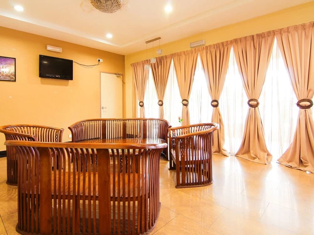 Hotel Putra Iskandar by OYO Rooms - photo 6
