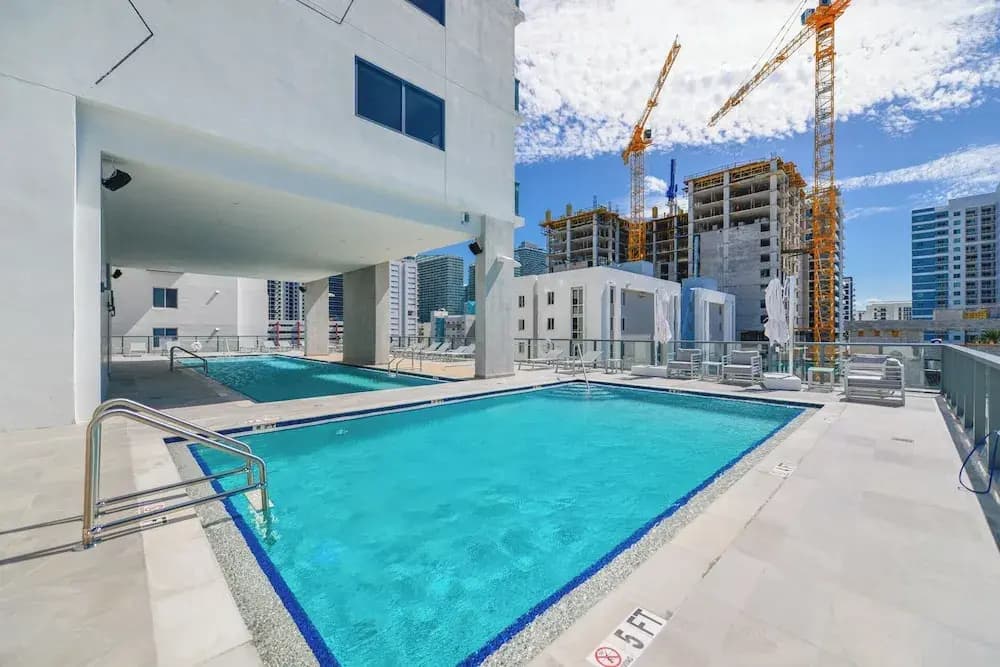 Luxury 3BR with Private Rooftop - photo 12