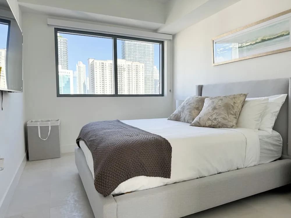 Luxury 3BR with Private Rooftop - photo 3