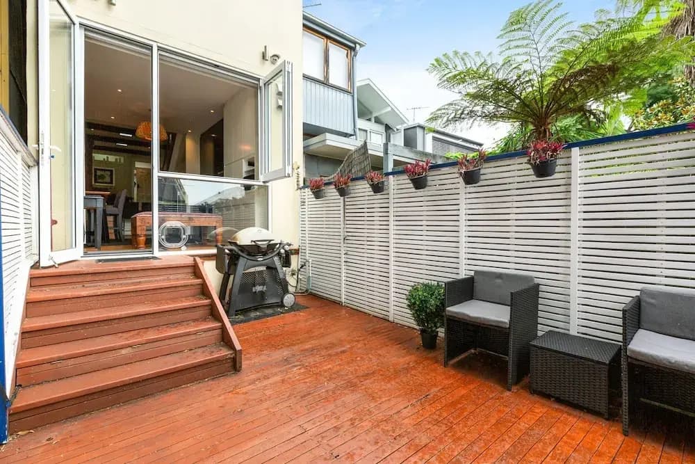 Elegant 1-bed With Study by Balmain Wharf - photo 11
