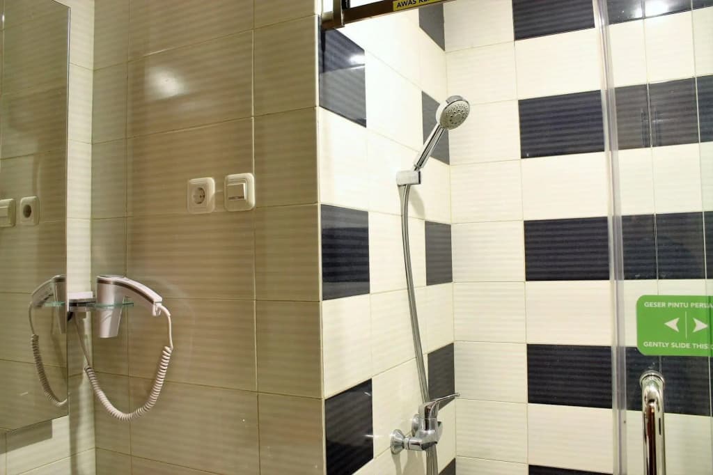 ZEN Rooms Cideng Timur Raya - photo 10