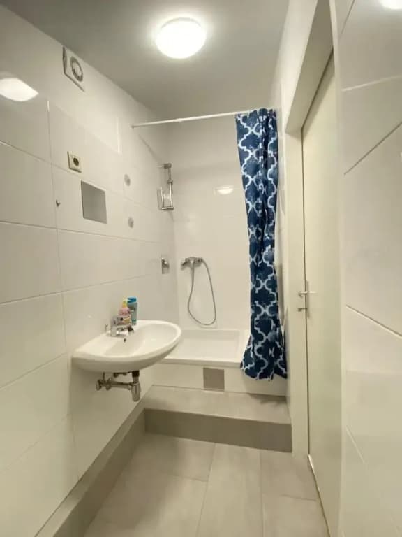 Spacious 8BR Apt with Terrace 16P - photo 23