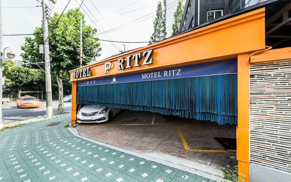 Ritz - photo 1
