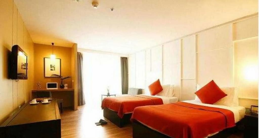 Page 10 Hotel - photo 3