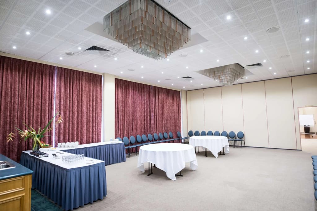Best Western Airport Motel and Convention Centre - photo 25